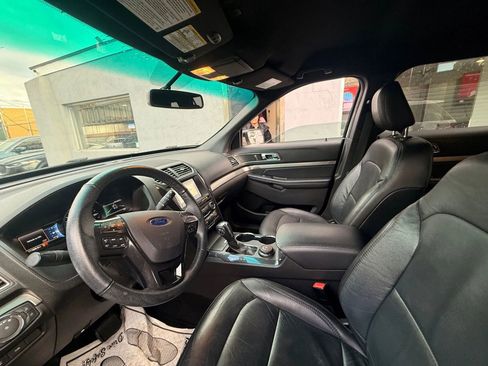 Used 2018 Ford Explorer XLT w/ Equipment Group 202A image 10