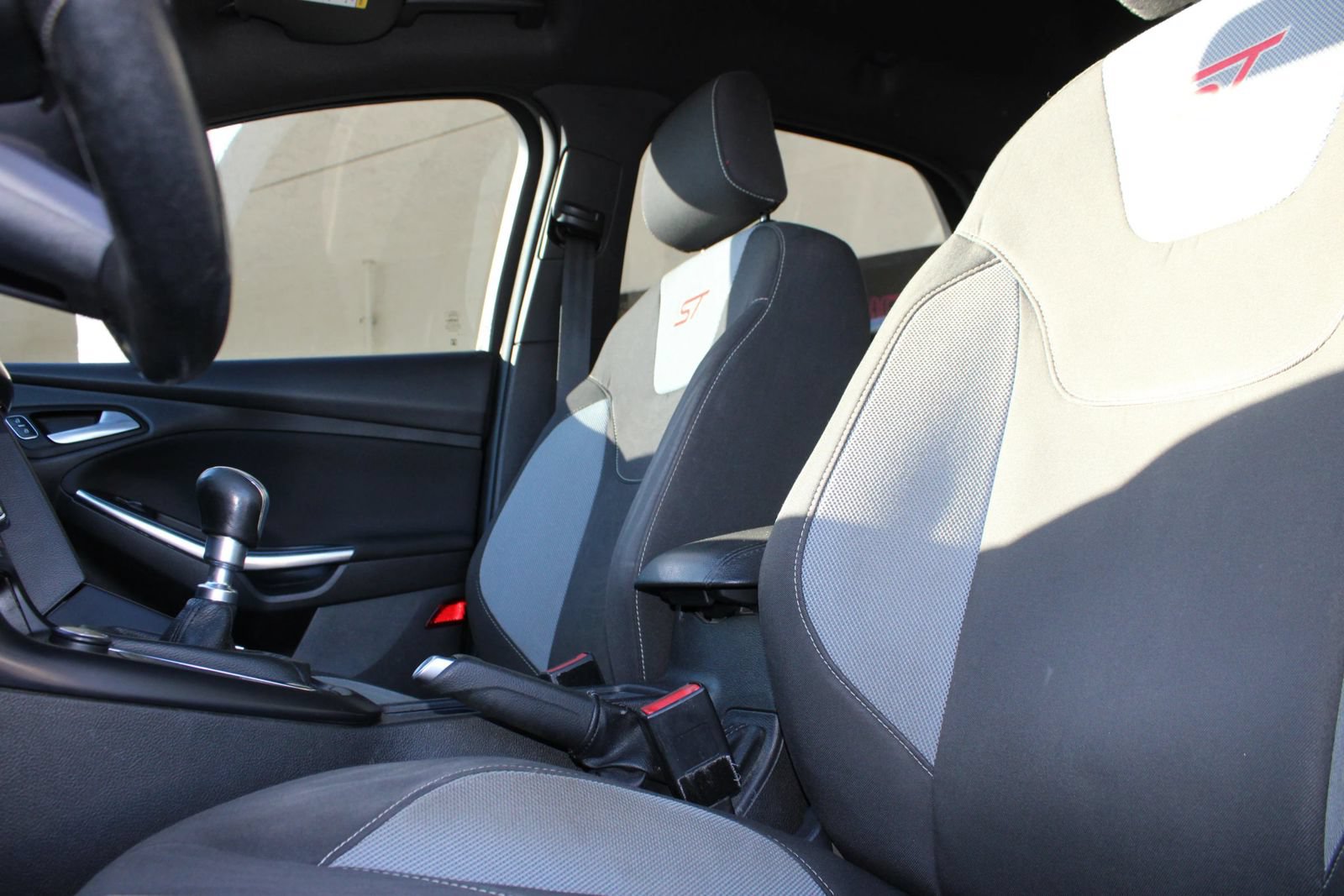 Used 2017 Ford Focus ST FWD image 9