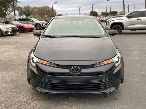 Used 2023 Toyota Corolla LE image 2