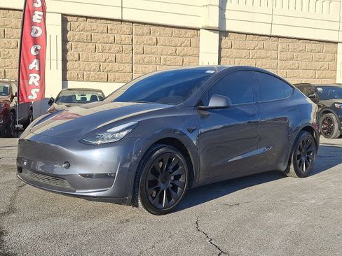 Used 2022 Tesla Model Y Long Range image 1