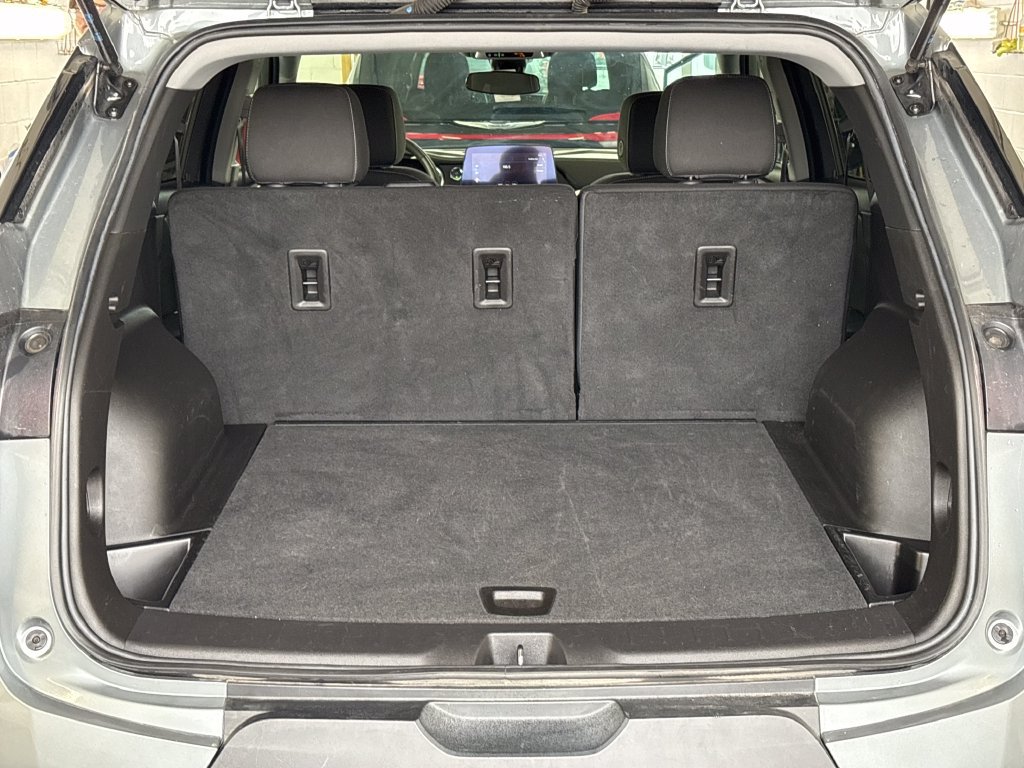 Used 2025 Chevrolet Blazer LT FWD image 32