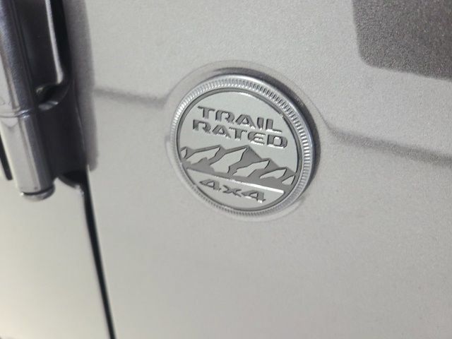 Used 2025 Jeep Wrangler Sport AWD/4WD image 8