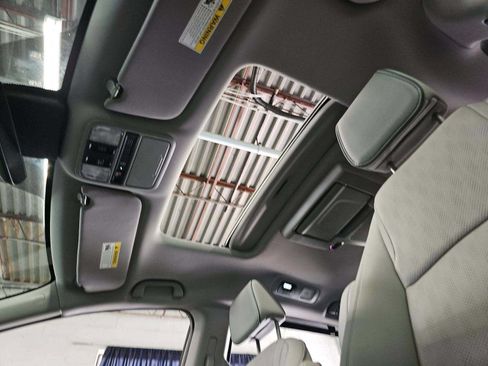 Used 2024 Honda Odyssey Elite image 9