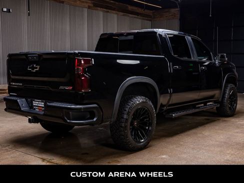 Used 2023 Chevrolet Silverado 1500 ZR2 w/ Technology Package image 9