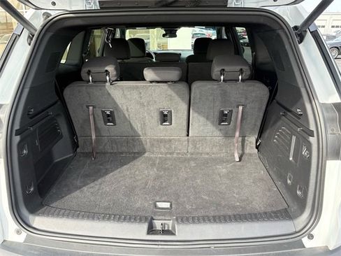Used 2025 GMC Acadia Elevation image 24