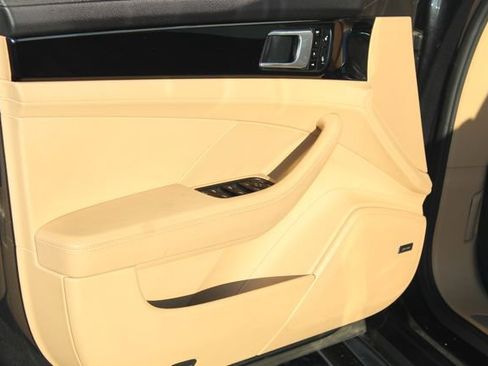 Used 2018 Porsche Panamera 4S image 23