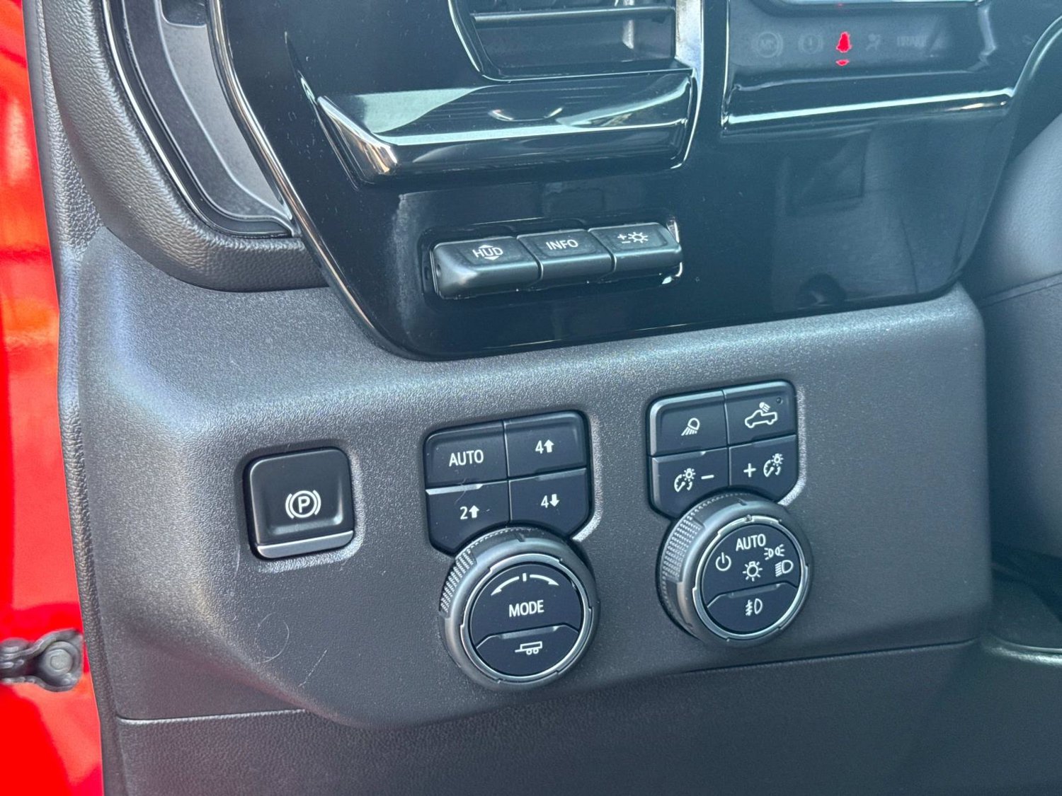 Used 2024 Chevrolet Silverado 1500 ZR2 w/ Technology Package AWD/4WD image 31
