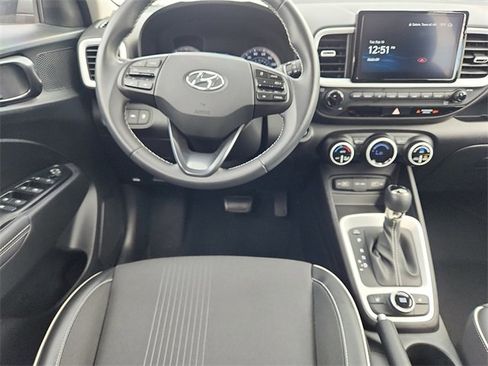 Certified 2022 Hyundai Venue Limited image 9