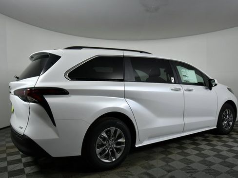 New 2026 Toyota Sienna XLE image 10