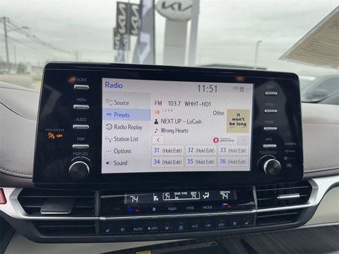 Used 2023 Toyota Sienna Platinum image 16