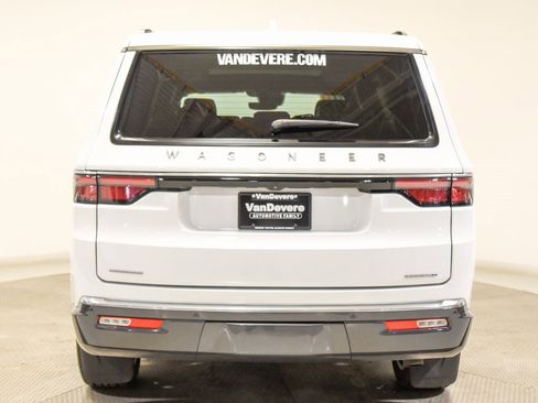 Used 2022 Jeep Wagoneer Series II w/ Premium Group I image 10