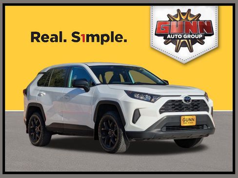Used 2022 Toyota RAV4 LE image 1