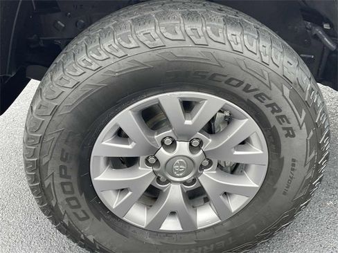 Used 2017 Toyota Tacoma SR5 image 8