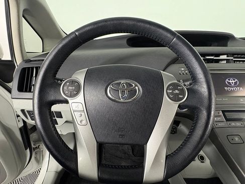 Used 2014 Toyota Prius Four FWD image 2