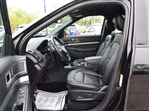 Used 2018 Ford Explorer XLT w/ Equipment Group 202A AWD/4WD image 32