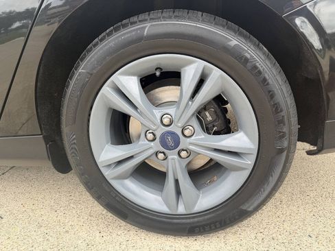 Used 2014 Ford Focus SE w/ SE Sport Package FWD image 11