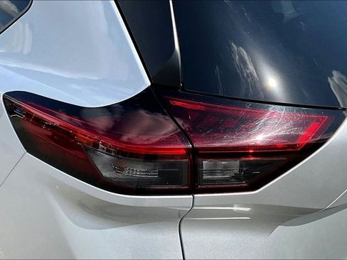 Used 2024 Nissan Rogue S image 25