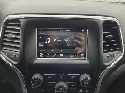 Used 2019 Jeep Grand Cherokee Laredo image 21