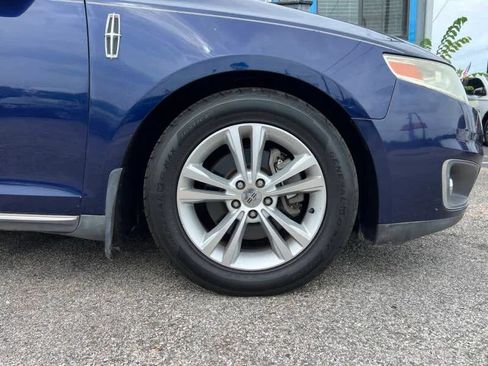 Used 2011 Lincoln MKS image 23