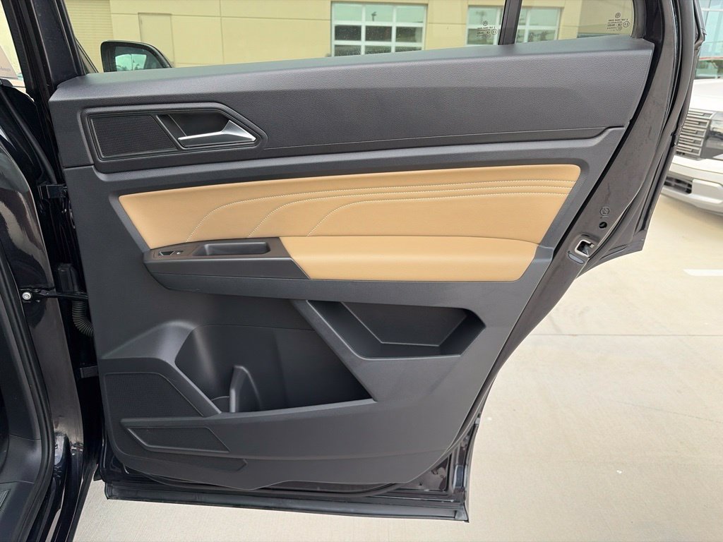 Used 2022 Volkswagen Atlas Cross Sport SEL R-Line w/ Cross Sport MDO Package AWD/4WD image 18