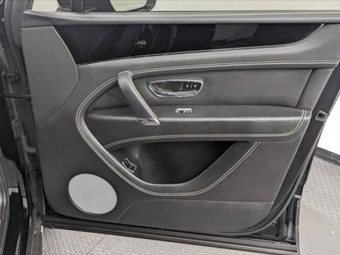 Used 2018 Bentley Bentayga AWD/4WD image 22