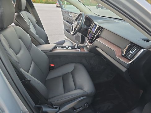 Used 2023 Volvo XC60 B5 Plus w/ Climate Package image 10