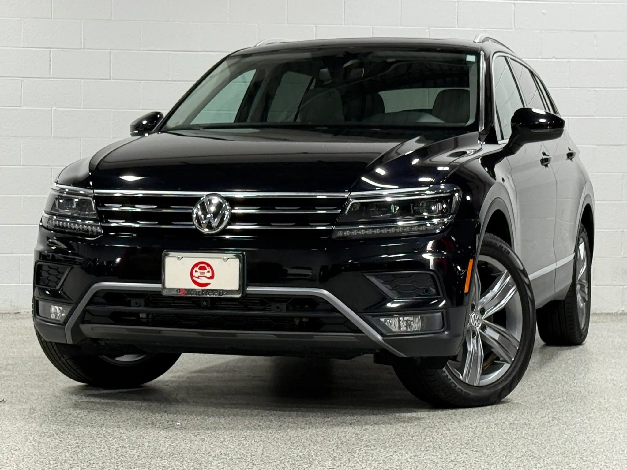 Used 2018 Volkswagen Tiguan SEL Premium AWD/4WD image 2