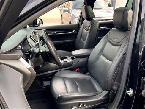 Used 2023 Cadillac XT6 Premium Luxury image 8