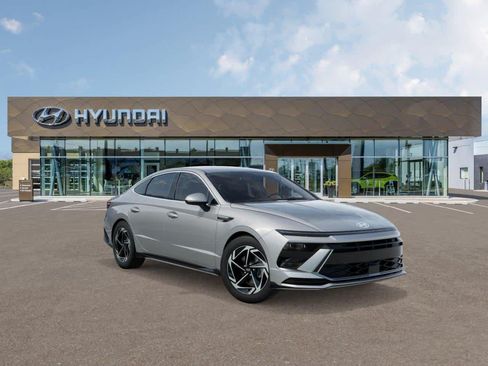 Used 2026 Hyundai Sonata SEL FWD image 2