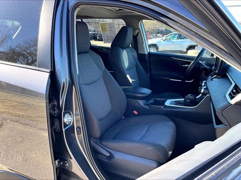 Used 2022 Toyota RAV4 XLE image 11