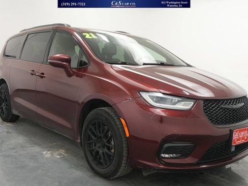 Used 2021 Chrysler Pacifica Touring-L w/ Uconnect Theater Family Group AWD/4WD image 1