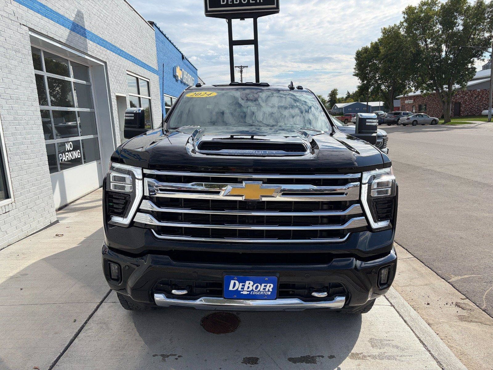 Used 2024 Chevrolet Silverado 3500 High Country w/ High Country Premium Package AWD/4WD image 7