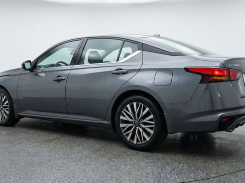 Used 2025 Nissan Altima 2.5 SV FWD image 6