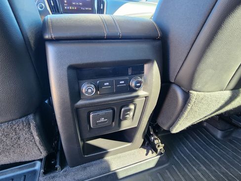 Used 2020 Chevrolet Traverse LT w/ LT Premium Package image 18