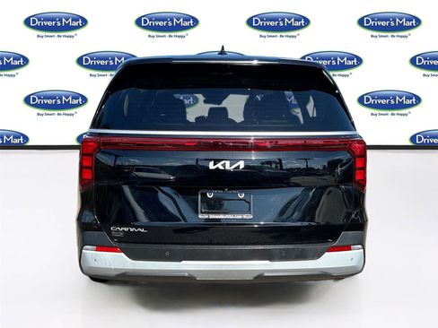 Used 2025 Kia Carnival image 6