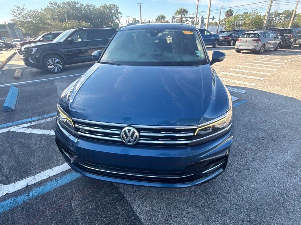 Used 2018 Volkswagen Tiguan SEL Premium w/ R-Line Package FWD image 6