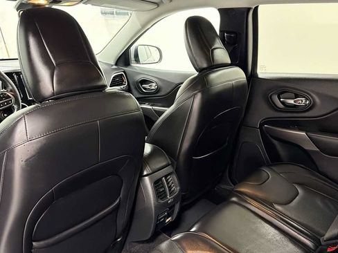 Used 2019 Jeep Cherokee Limited w/ Luxury Group AWD/4WD image 25
