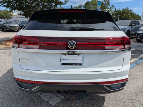 Certified 2024 Volkswagen Atlas Cross Sport SE FWD image 5