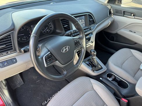 Used 2018 Hyundai Elantra Limited image 12
