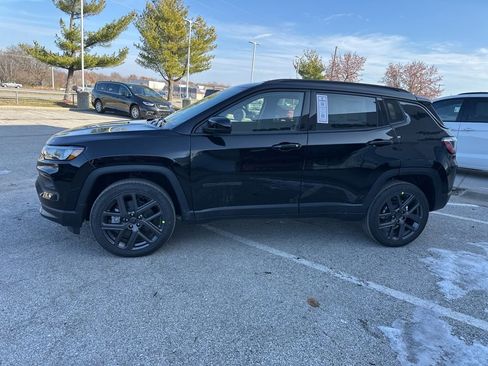 New 2026 Jeep Compass Latitude image 16