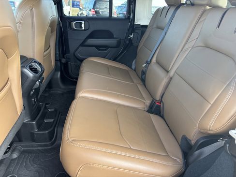 Used 2023 Jeep Wrangler Unlimited Sahara w/ Cold Weather Group image 19