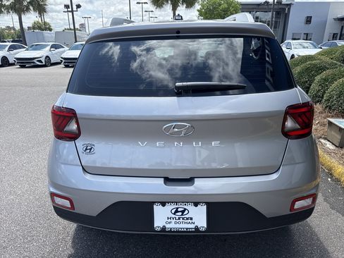 New 2026 Hyundai Venue SEL FWD image 3
