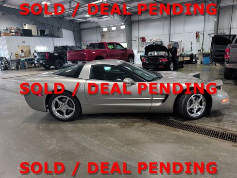 Used 2002 Chevrolet Corvette Coupe w/ Preferred Equipment Group2 RWD image 2