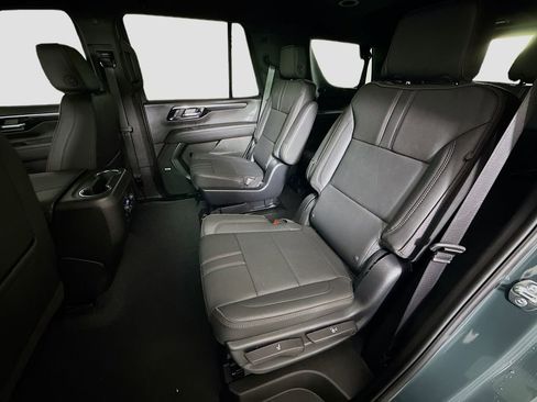 Used 2025 Chevrolet Tahoe RST w/ RST Performance Edition AWD/4WD image 24