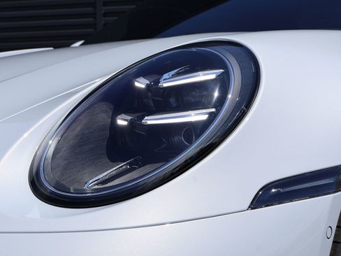 Used 2025 Porsche 911 Carrera RWD image 12
