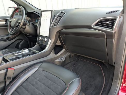 Used 2024 Ford Edge ST-Line w/ Class II Trailer Tow Package image 4