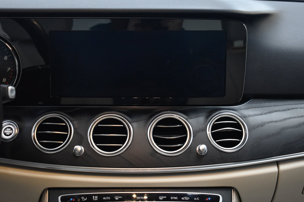 Used 2019 Mercedes-Benz E 300 4MATIC image 25