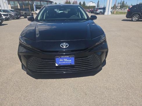Used 2025 Toyota Camry LE AWD/4WD image 3