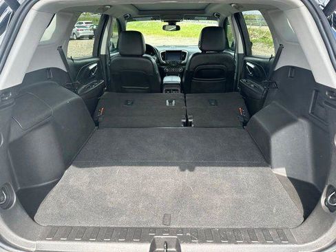 Used 2022 GMC Terrain SLT w/ GMC Pro Grade Package AWD/4WD image 14