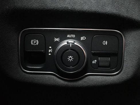 Used 2023 Aston Martin V8 Vantage Coupe RWD image 24